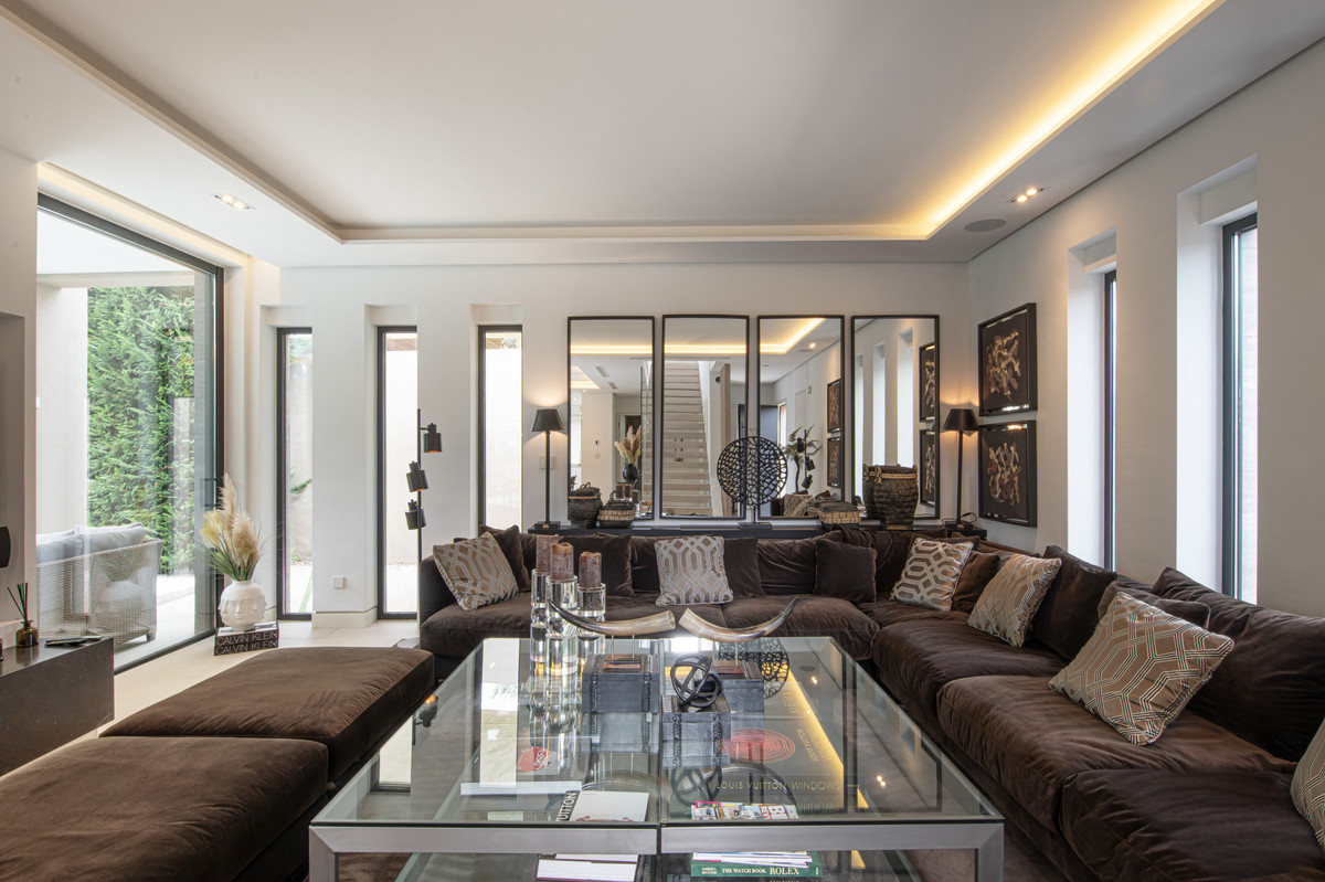 5 bedroom Villas for sale in Milla de Oro – R5179864