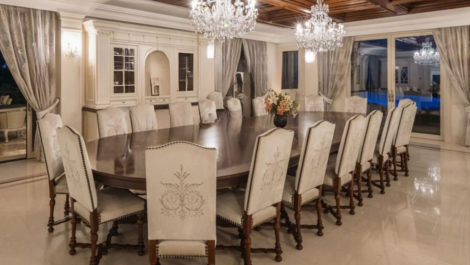 10 bedroom Villas for sale in Sierra Blanca – R5251867