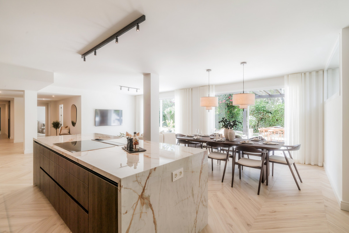 4 bedroom Apartments for sale in Milla de Oro – R5253784