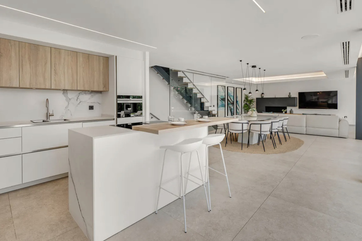 4 bedroom Villas for sale in Artola – R5251600