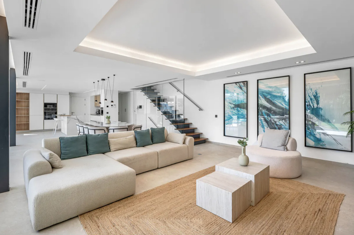 4 bedroom Villas for sale in Artola – R5251600