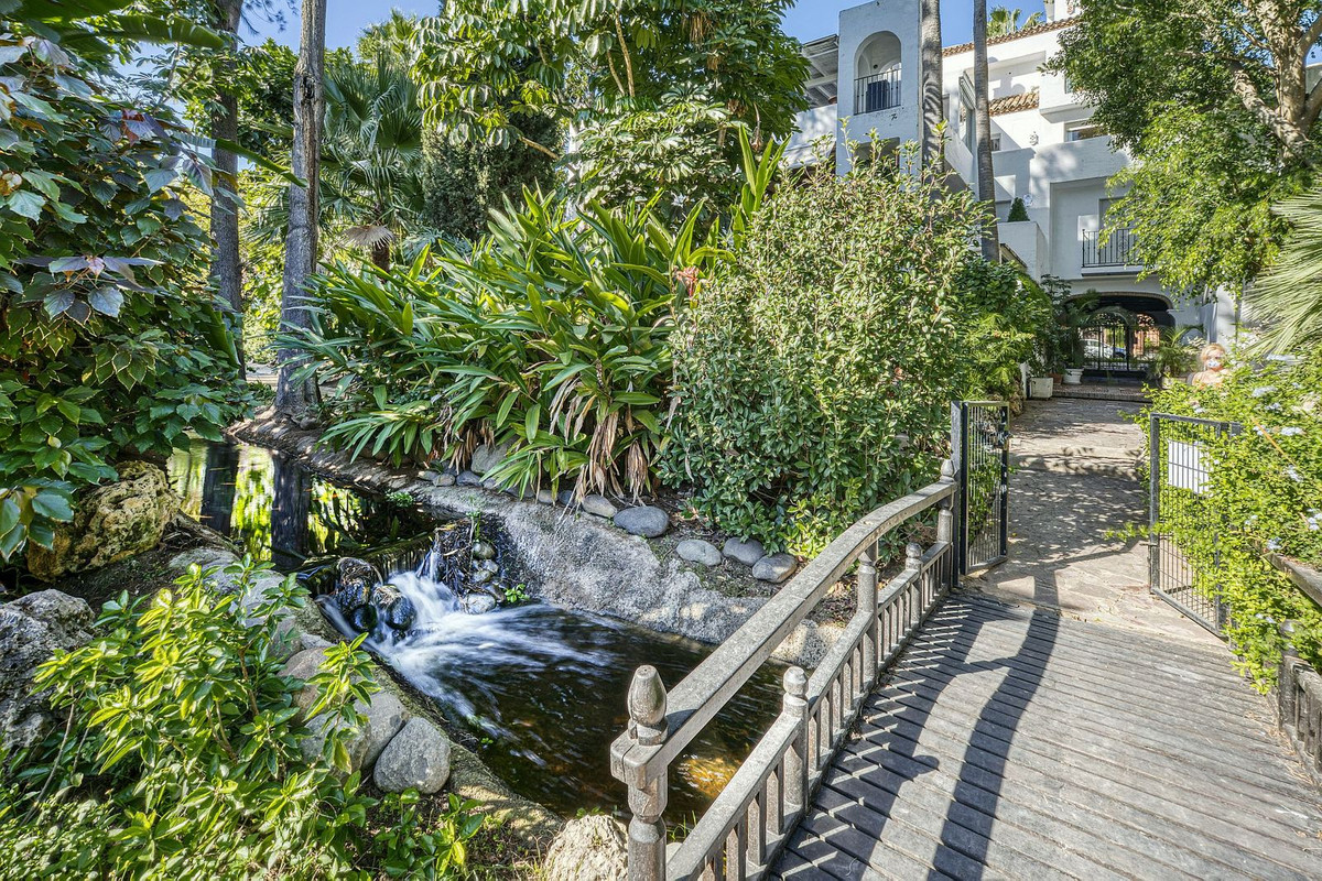 4 bedroom Apartments for sale in Guadalmina Baja – R5221423