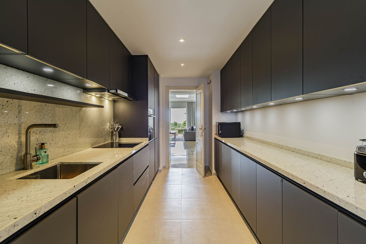 3 bedroom Apartments for sale in La Quinta – R5189374