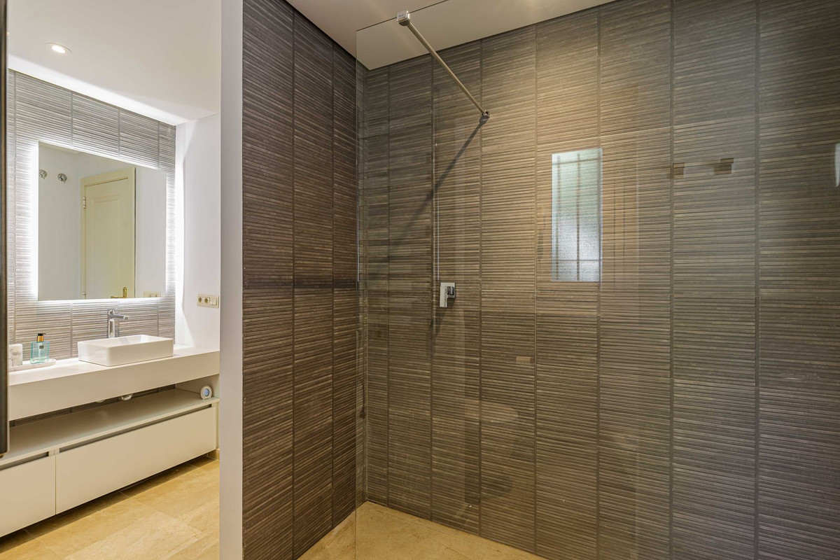 3 bedroom Apartments for sale in La Quinta – R5189374