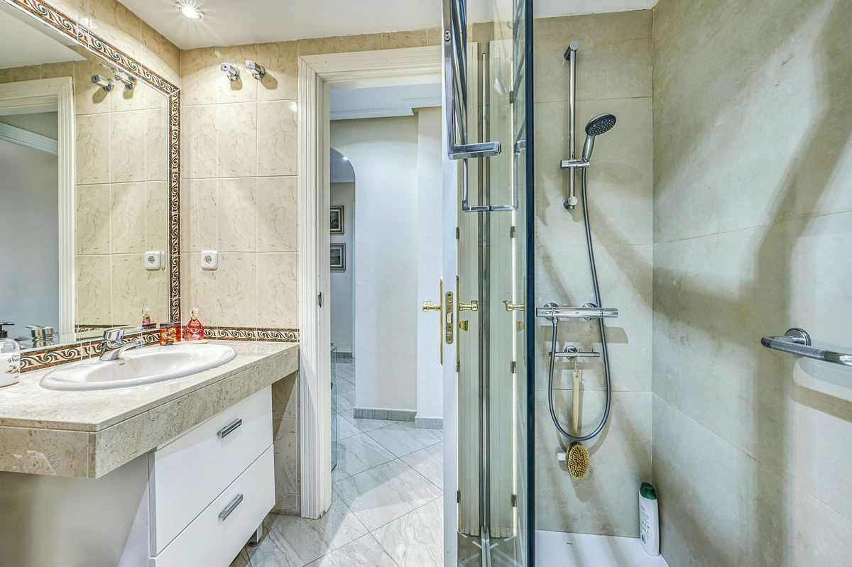 2 bedroom Apartments for sale in Marbella – R5232535