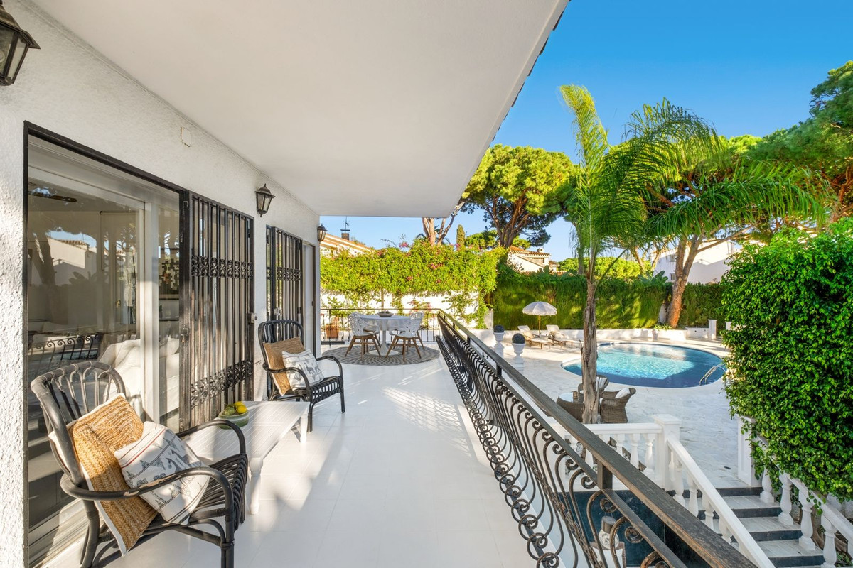 6 bedroom Villas for sale in Calahonda – R5248735