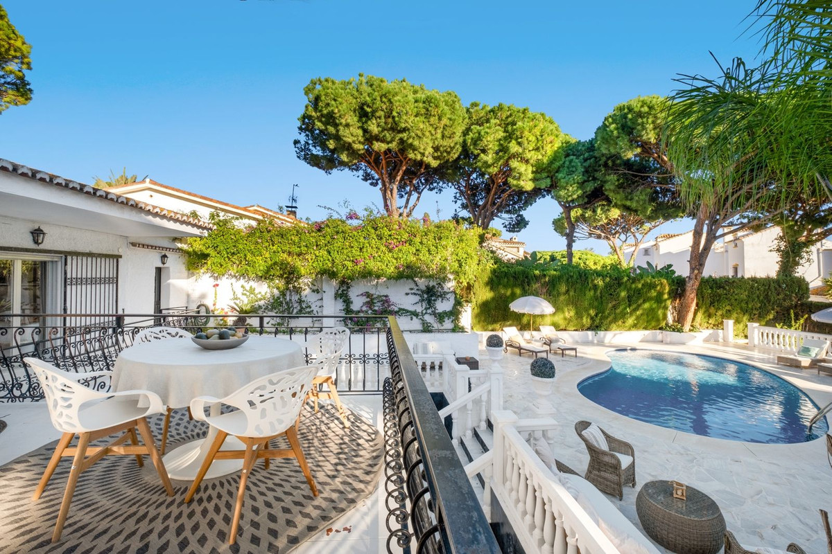 6 bedroom Villas for sale in Calahonda – R5248735