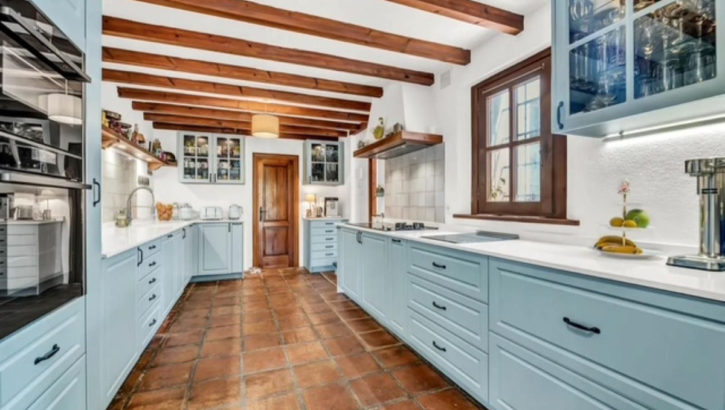 7 bedroom Villas for sale in Elviria – R5244289 in 