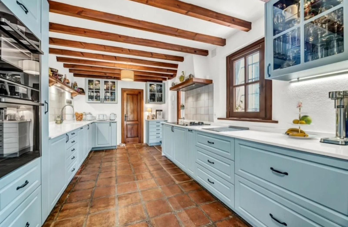 Villas de 7 dormitorios en venta en Elviria – R5244289 Villas de 7 dormitorios en venta en Elviria – R5244289