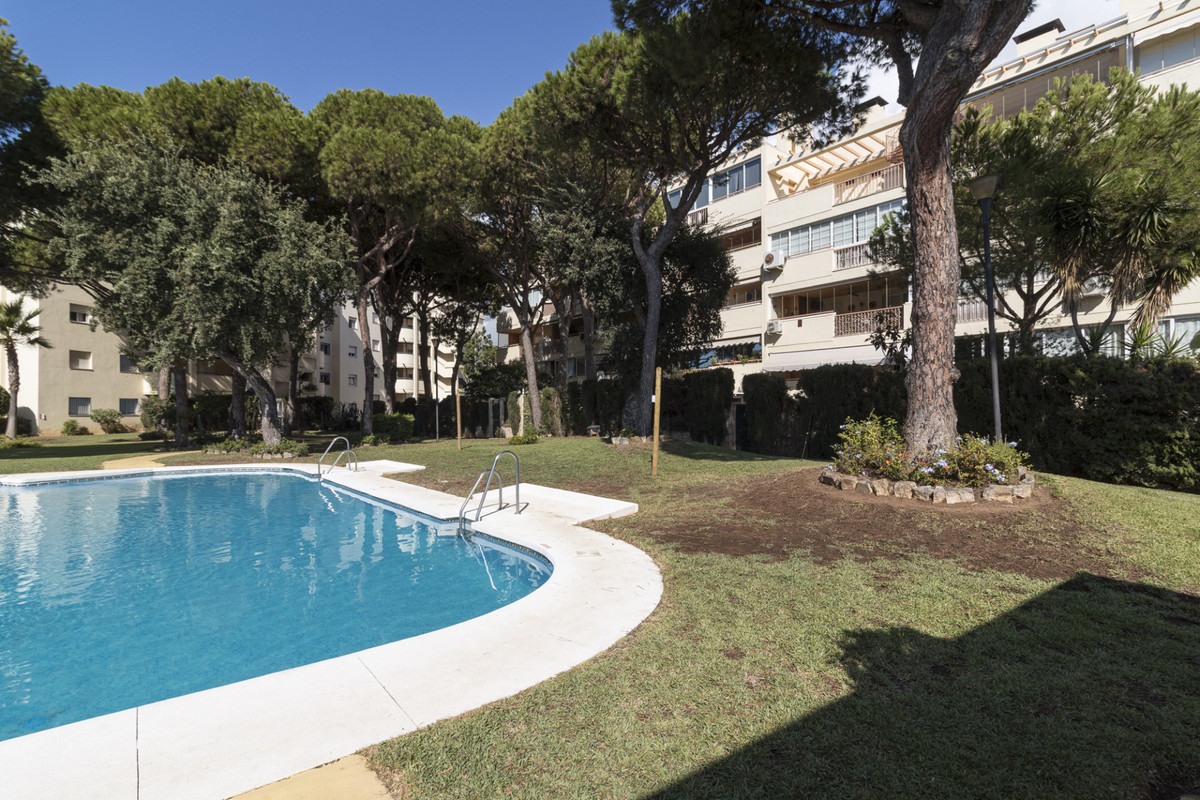 Apartamentos de 2 dormitorios en venta en Calahonda – R5185507