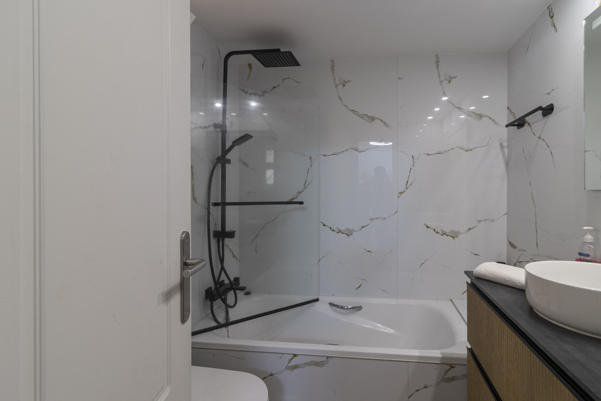 Apartamentos de 2 dormitorios en venta en Calahonda – R5185507