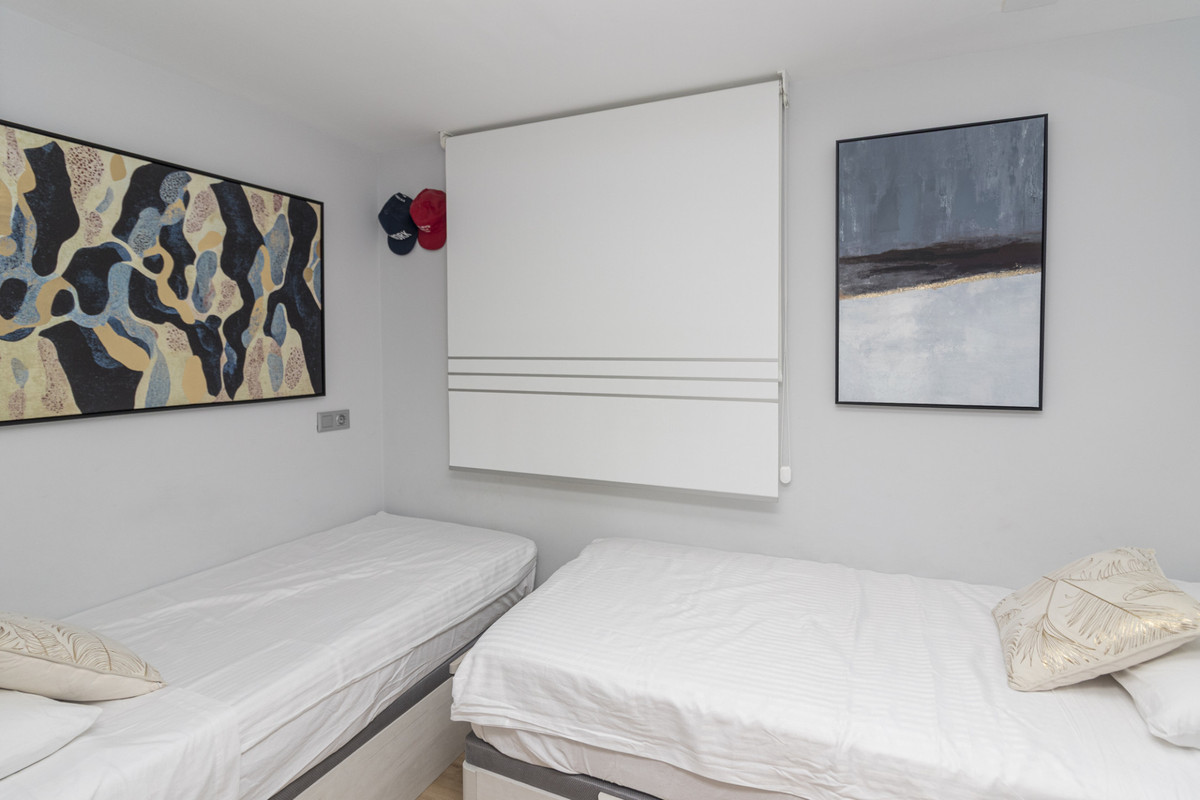 Apartamentos de 2 dormitorios en venta en Calahonda – R5185507