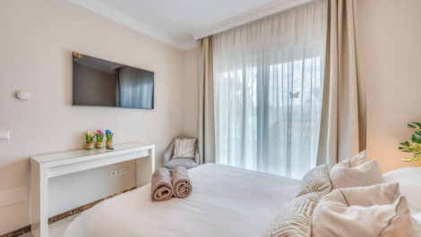 Villas de 6 dormitorios en venta en Marbesa – R5211871