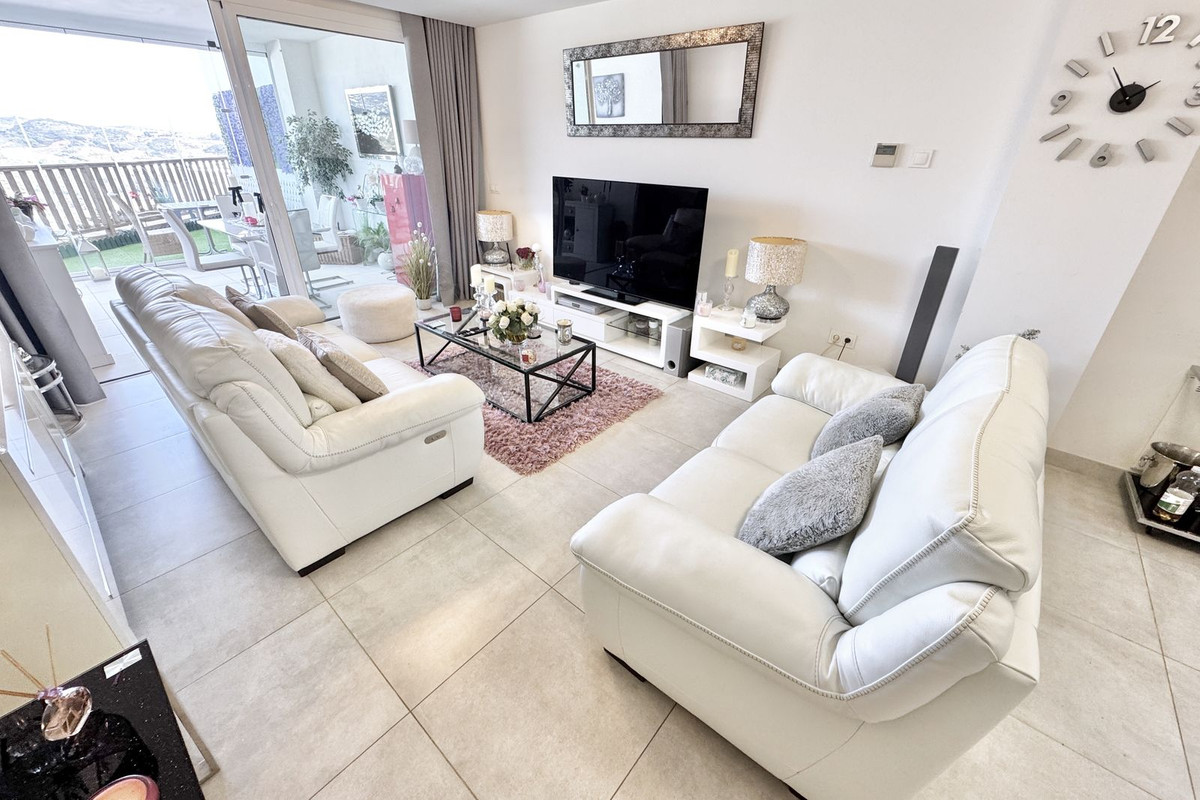 3 bedroom Apartments for sale in La Cala de Mijas – R5274904