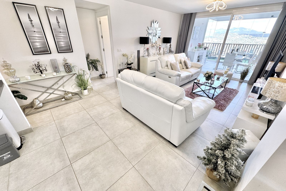 3 bedroom Apartments for sale in La Cala de Mijas – R5274904