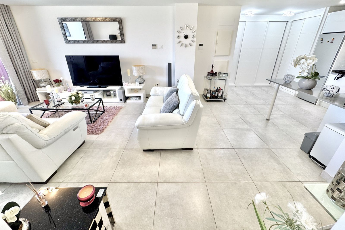 3 bedroom Apartments for sale in La Cala de Mijas – R5274904