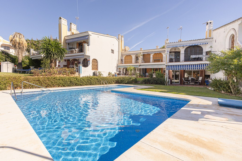 3 bedroom Apartments for sale in Riviera del Sol – R5252569