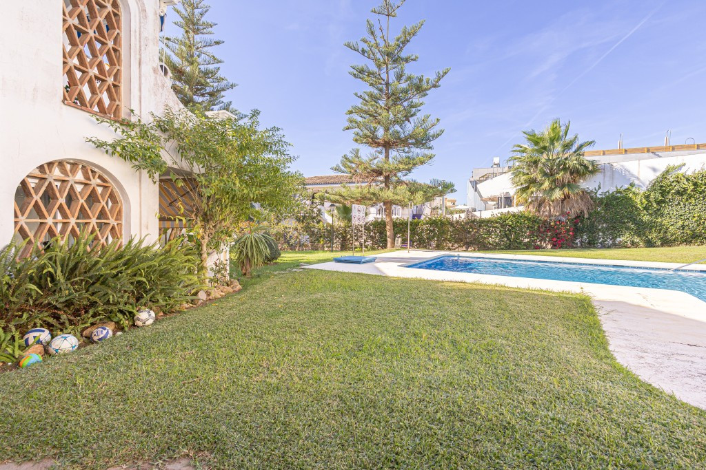 3 bedroom Apartments for sale in Riviera del Sol – R5252569