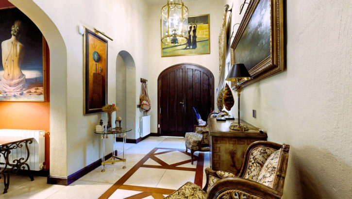 7 bedroom Villas for sale in Calahonda – R5244148 in 