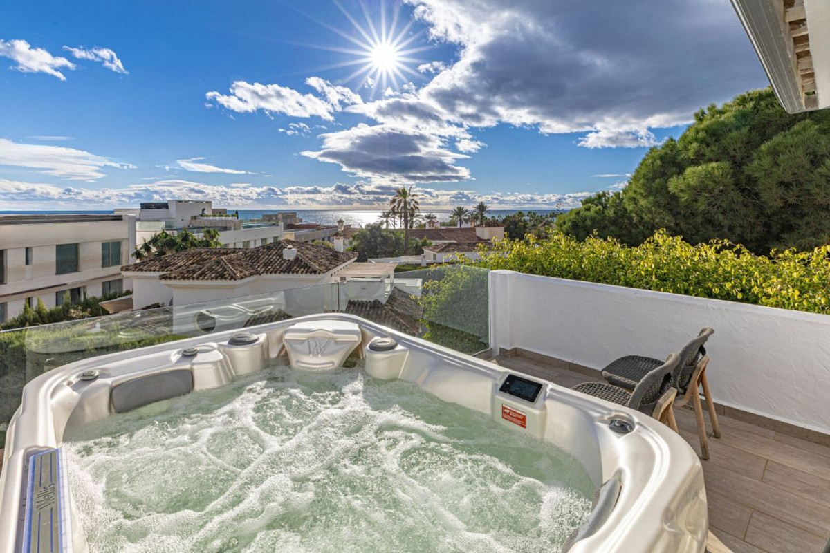 5 bedroom Villas for sale in Las Chapas – R5255731 5 bedroom Villas for sale in Las Chapas – R5255731