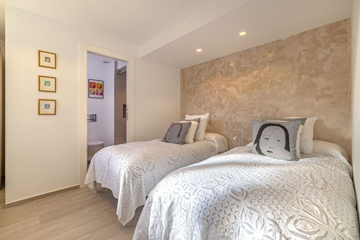 5 bedroom Villas for sale in Las Chapas – R5255731 5 bedroom Villas for sale in Las Chapas – R5255731