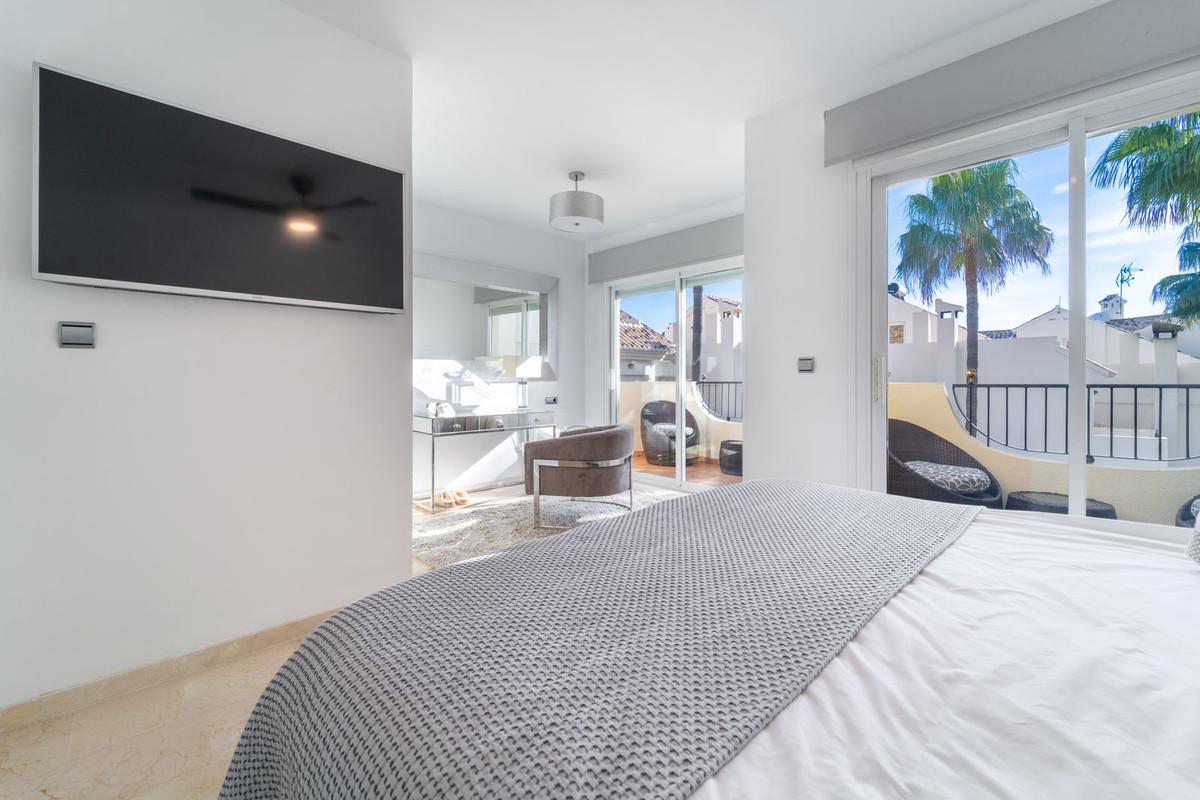 Pareados de 4 dormitorios en venta en Costabella – R5286457