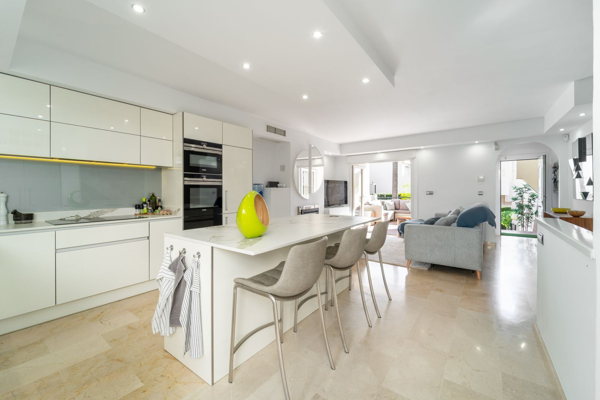 Pareados de 4 dormitorios en venta en Costabella – R5286457