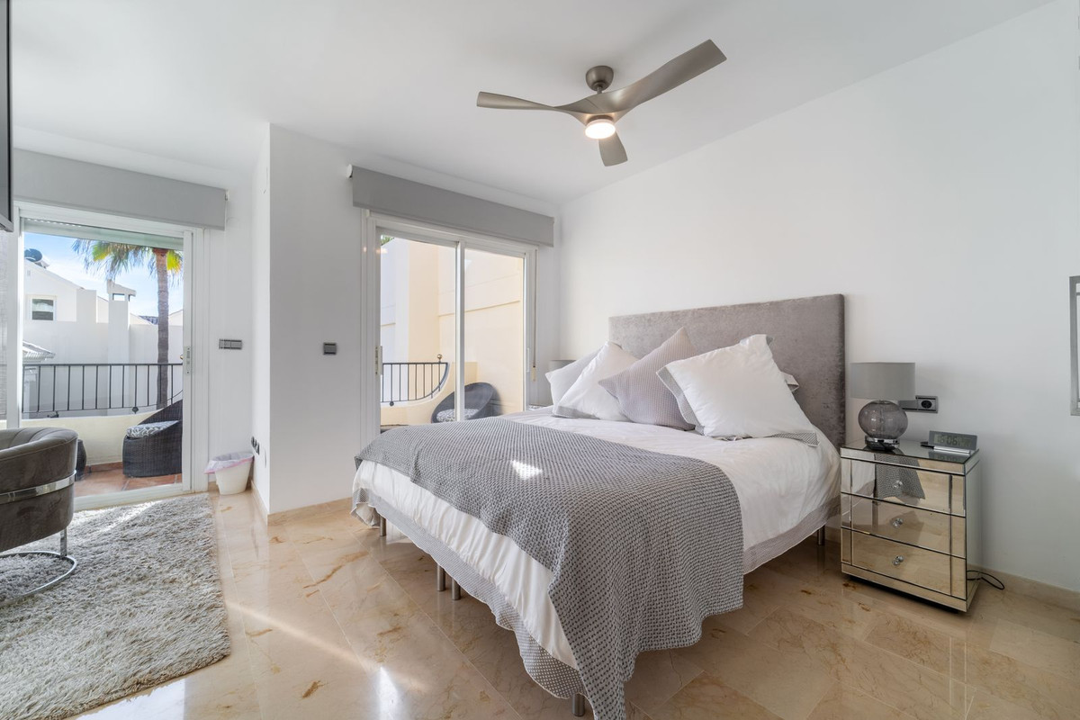 Pareados de 4 dormitorios en venta en Costabella – R5286457