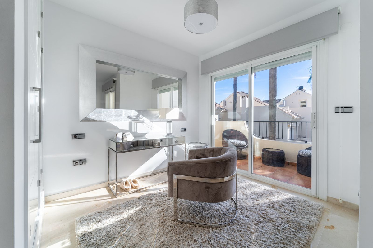 Pareados de 4 dormitorios en venta en Costabella – R5286457