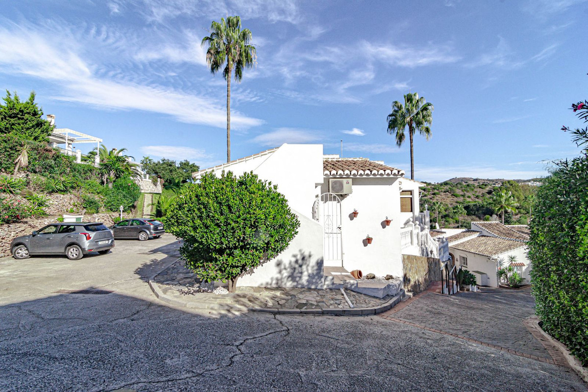 3 bedroom Villas for sale in Calahonda – R5219563