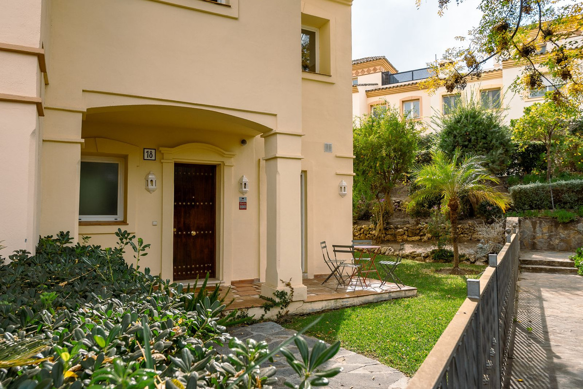 3 bedroom Semi-detached for sale in Elviria – R5216683