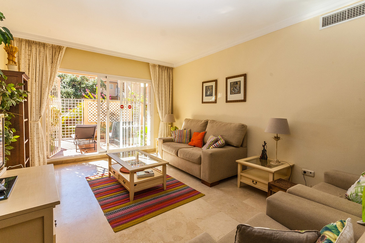 2 bedroom Apartments for sale in Elviria – R5266225