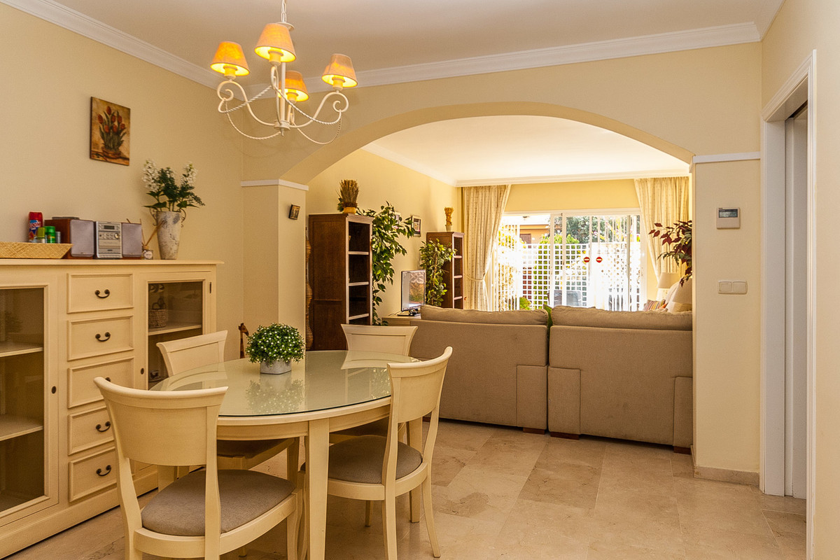 2 bedroom Apartments for sale in Elviria – R5266225