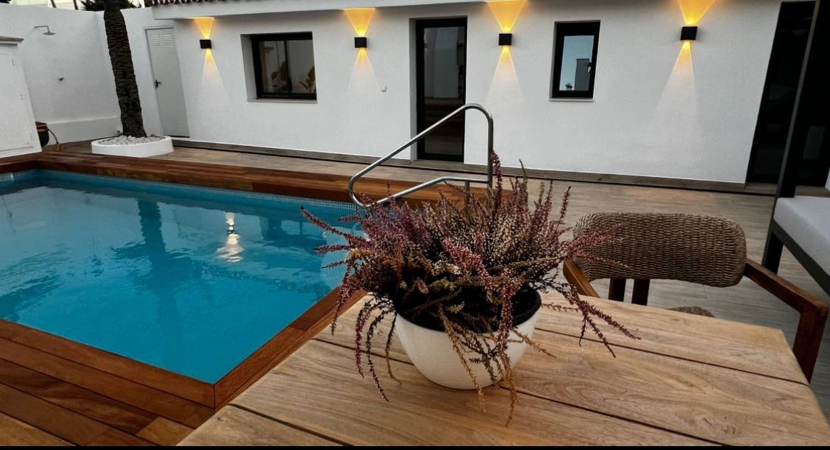 5 bedroom Villas for sale in Costabella – R5188048