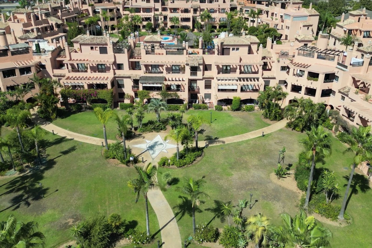 Apartamentos de 2 dormitorios en venta en Hacienda del Sol – R5182555