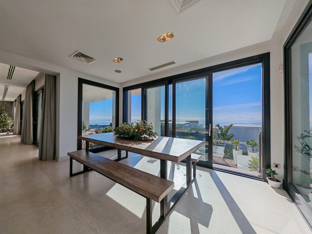 5 bedroom Villas for sale in Altos de los Monteros – R5271814