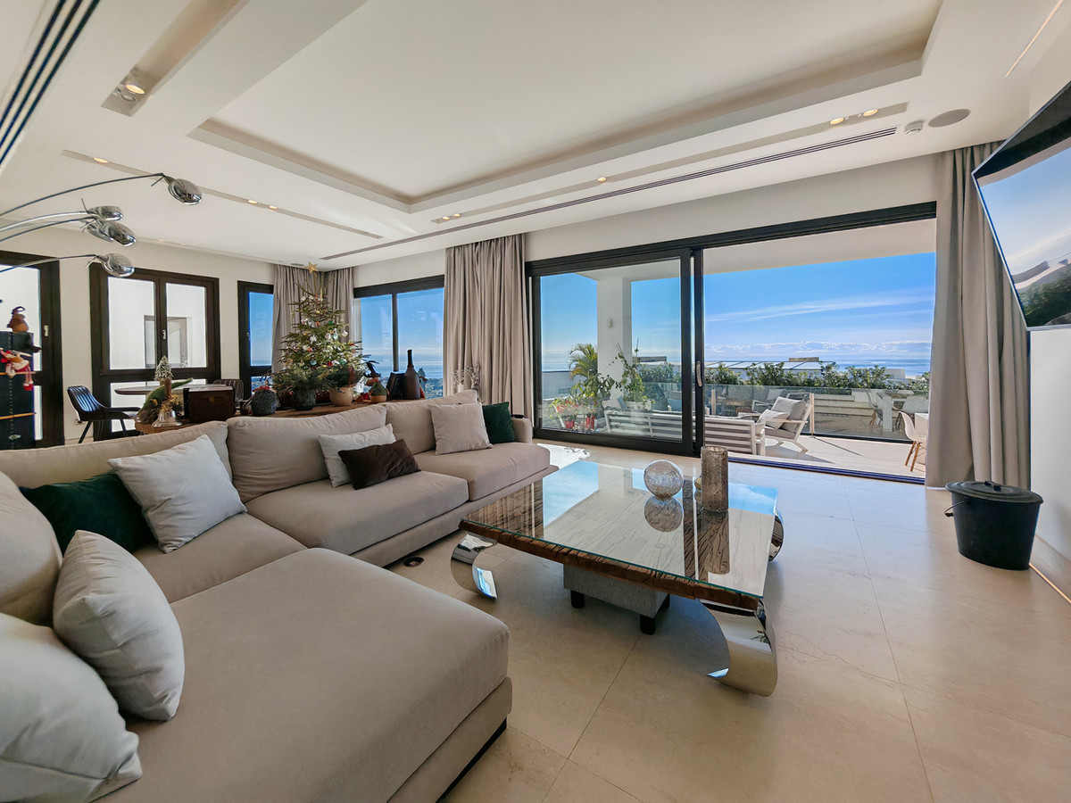 5 bedroom Villas for sale in Altos de los Monteros – R5271814