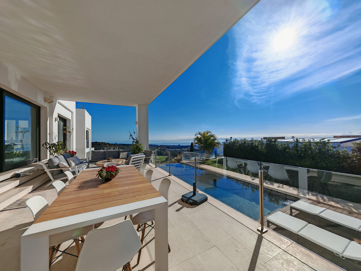 5 bedroom Villas for sale in Altos de los Monteros – R5271814