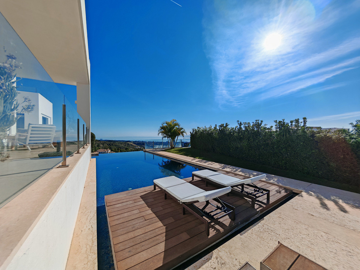 5 bedroom Villas for sale in Altos de los Monteros – R5271814