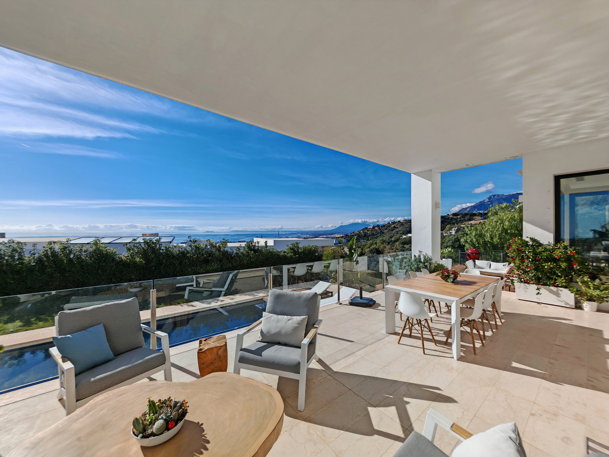 5 bedroom Villas for sale in Altos de los Monteros – R5271814