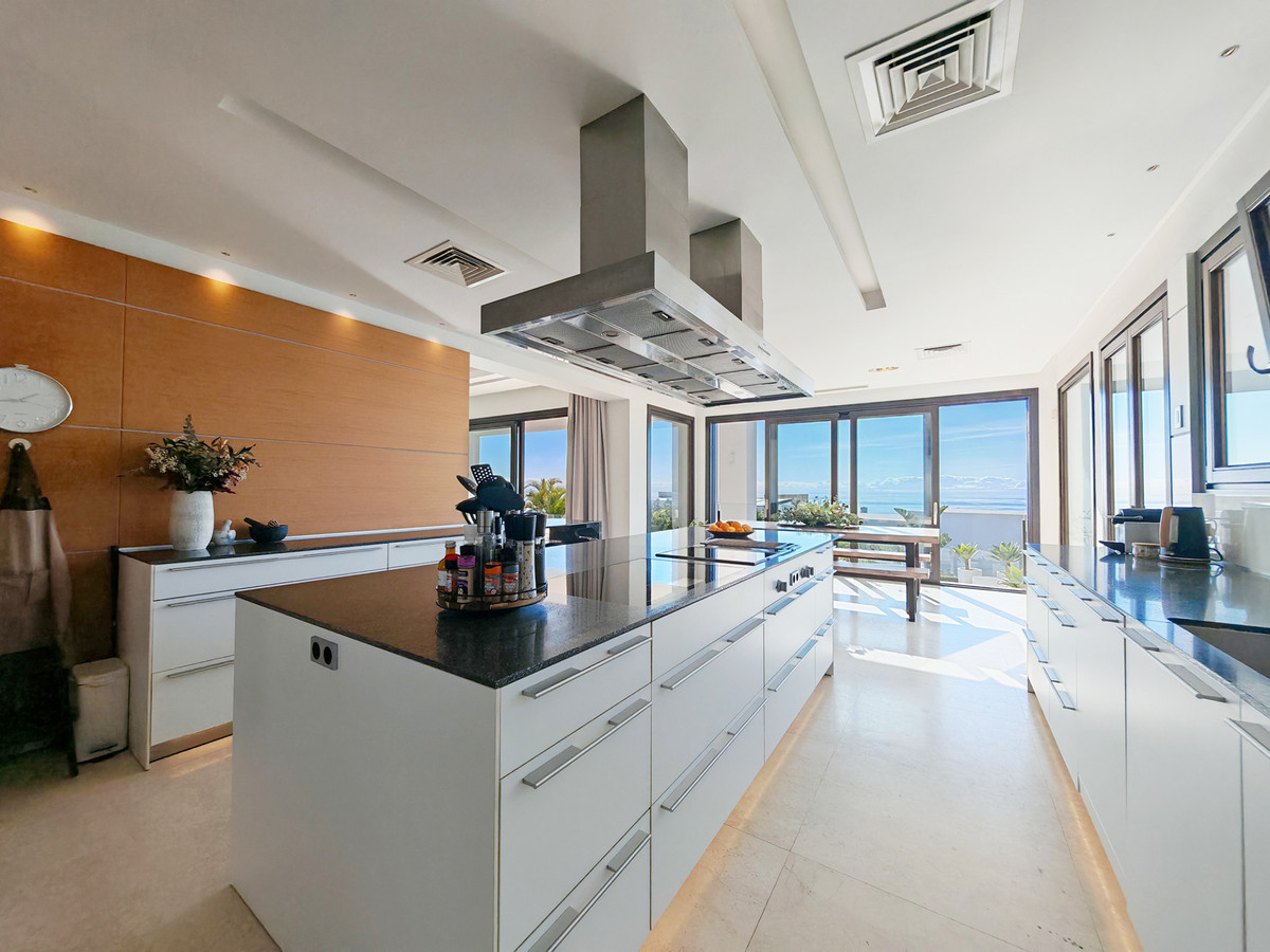 5 bedroom Villas for sale in Altos de los Monteros – R5271814