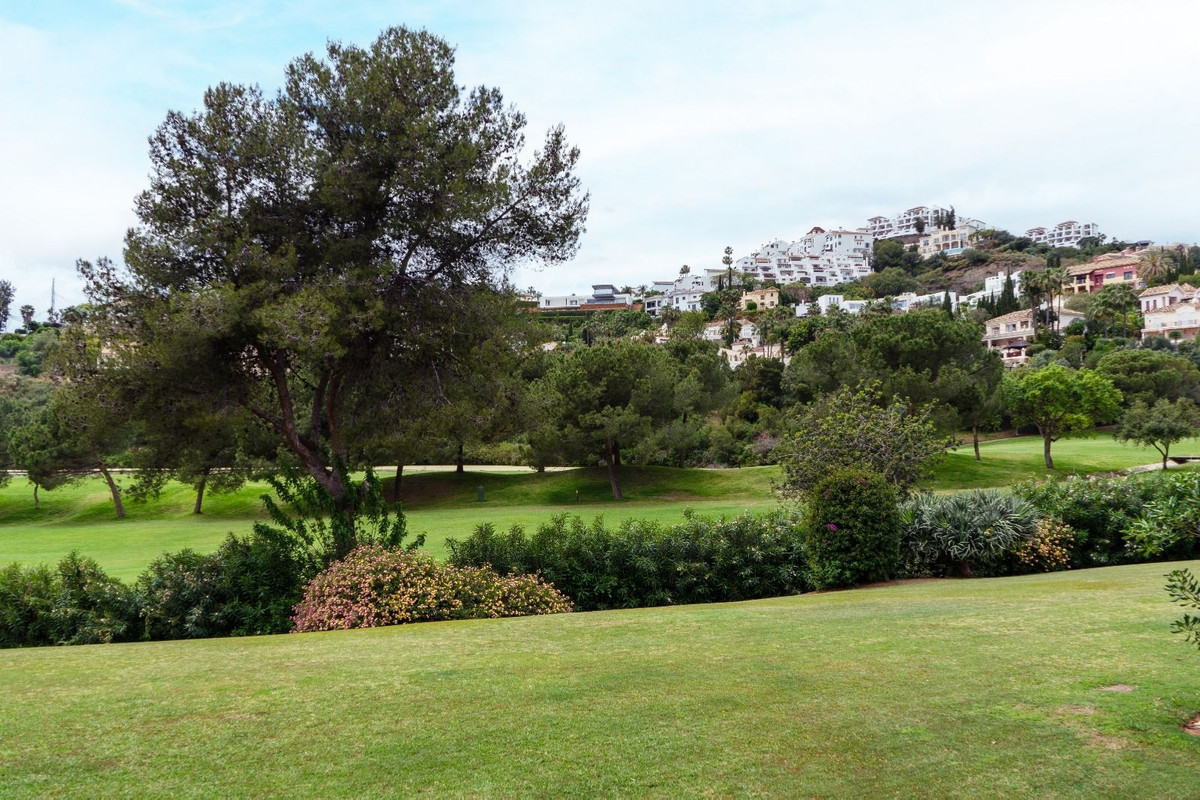 3 bedroom Apartments for sale in Los Arqueros – R5032162