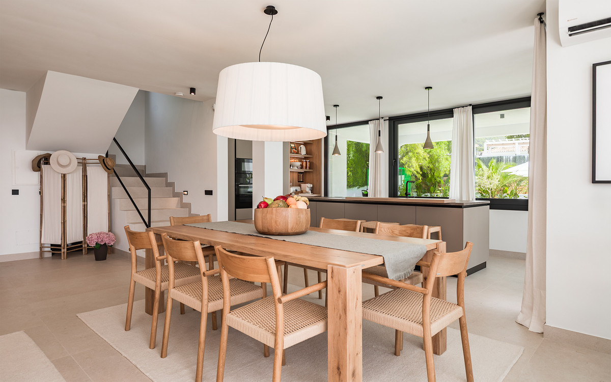 6 bedroom Villas for sale in Marbella – R5272630 6 bedroom Villas for sale in Marbella – R5272630