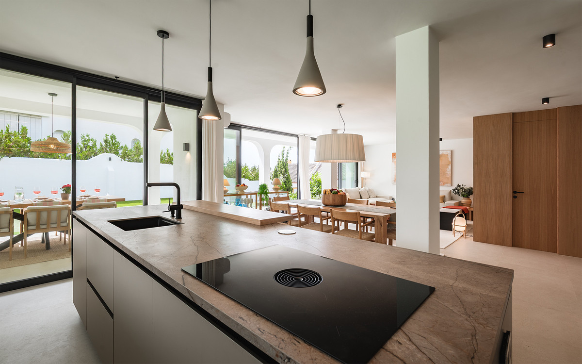 6 bedroom Villas for sale in Marbella – R5272630 6 bedroom Villas for sale in Marbella – R5272630