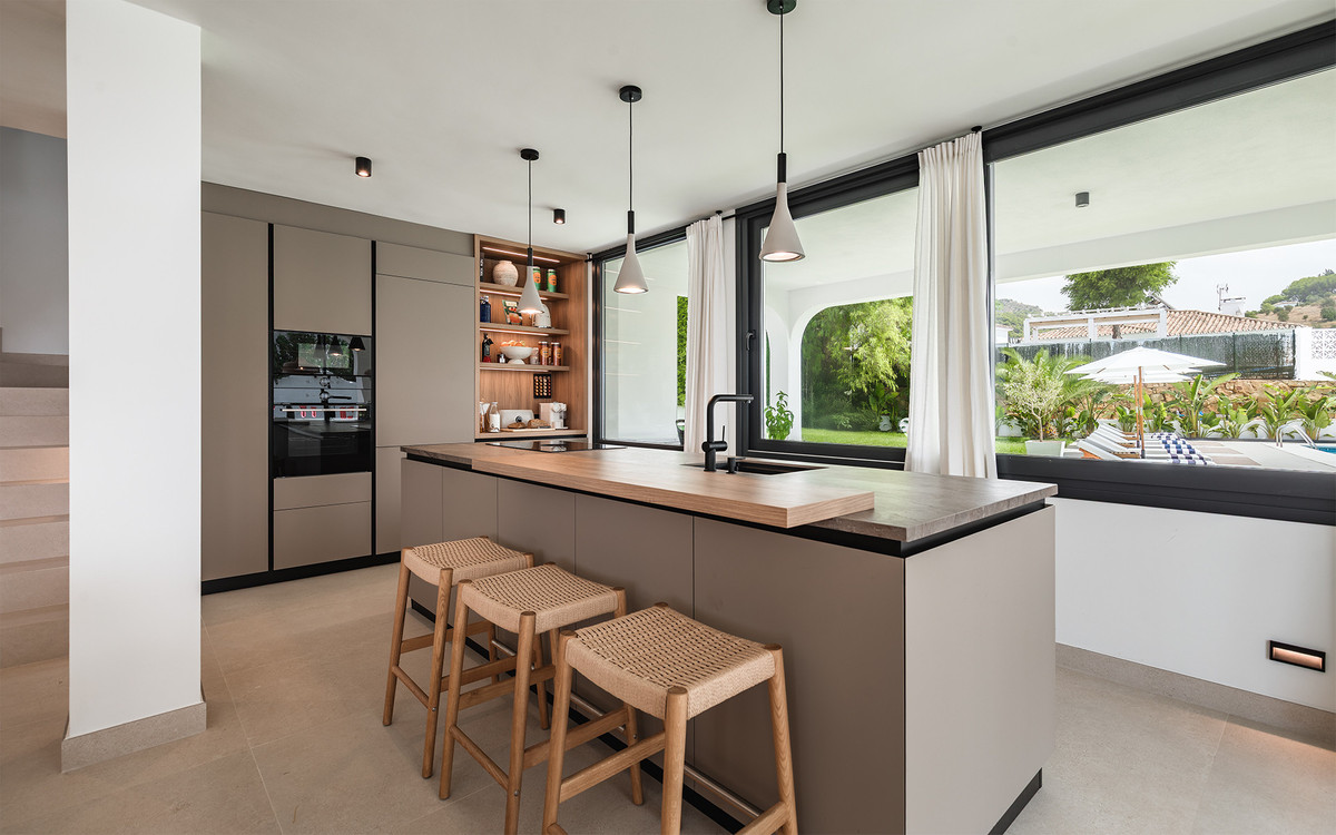 6 bedroom Villas for sale in Marbella – R5272630 6 bedroom Villas for sale in Marbella – R5272630