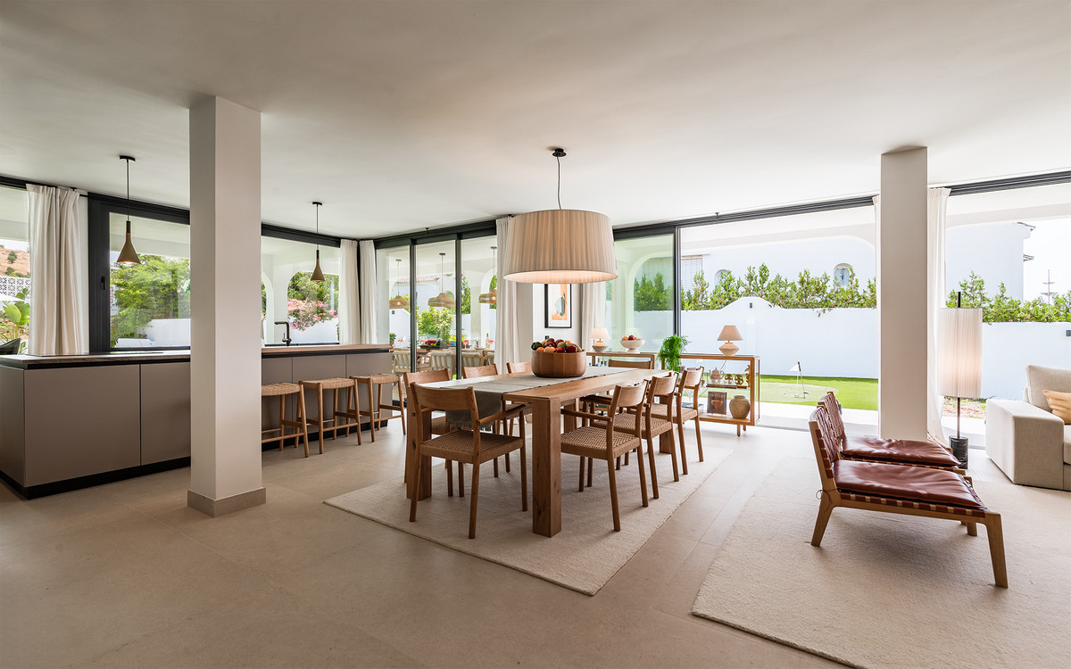 6 bedroom Villas for sale in Marbella – R5272630 6 bedroom Villas for sale in Marbella – R5272630