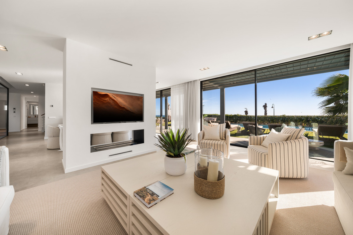 5 bedroom Villas for sale in Nueva Milla de Oro – R5235169 5 bedroom Villas for sale in Nueva Milla de Oro – R5235169