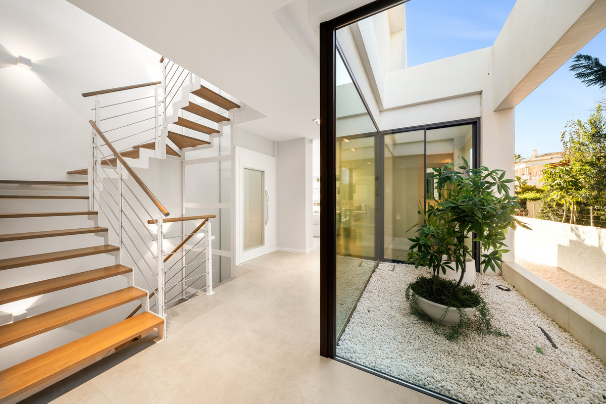 5 bedroom Villas for sale in Nueva Milla de Oro – R5235169 5 bedroom Villas for sale in Nueva Milla de Oro – R5235169