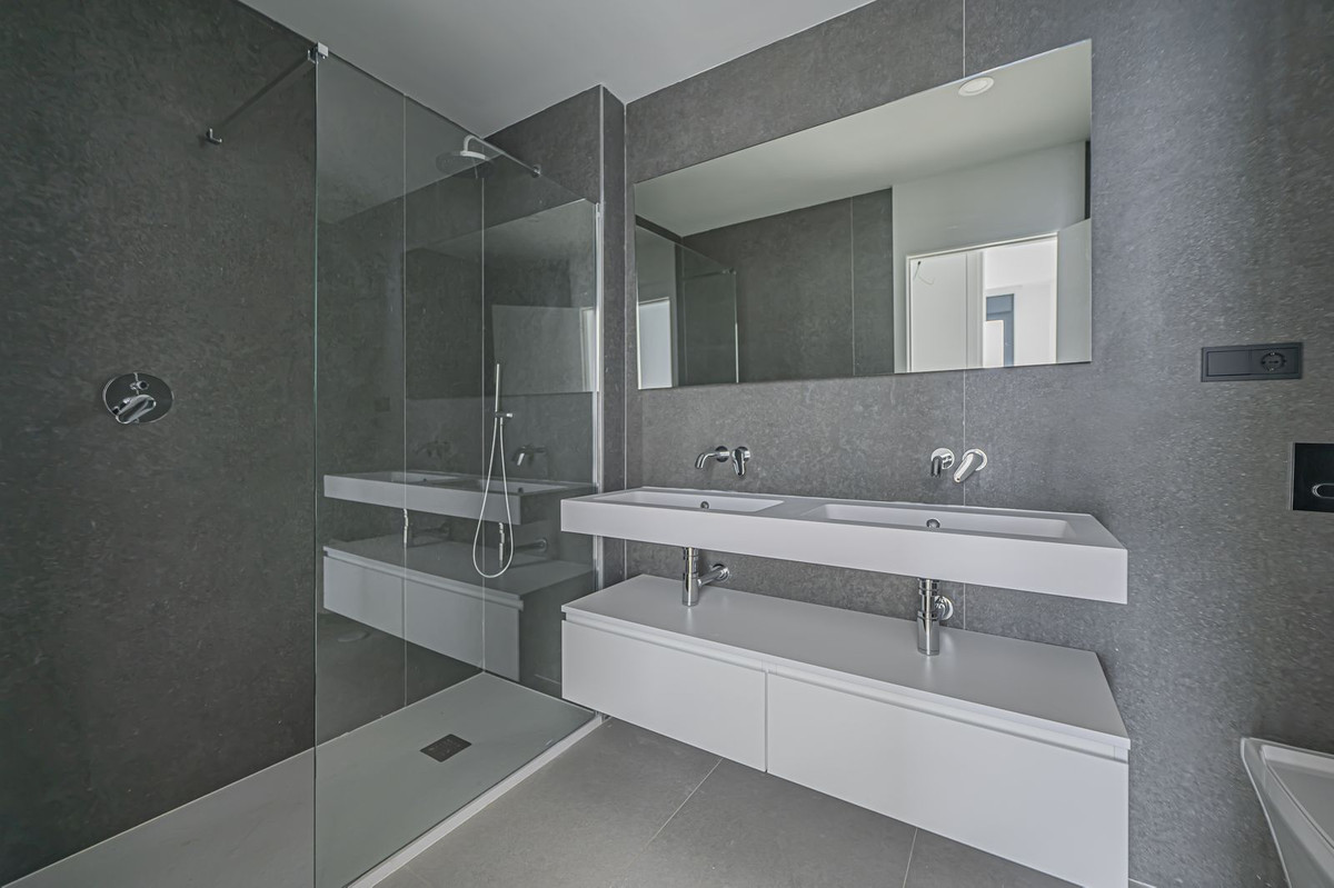 3 bedroom Apartments for sale in Altos de los Monteros – R5236594