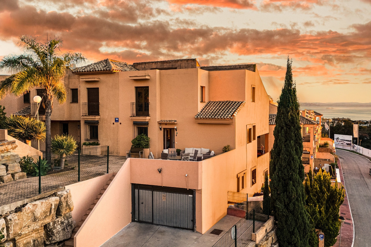 4 bedroom Semi-detached for sale in Riviera del Sol – R5288242